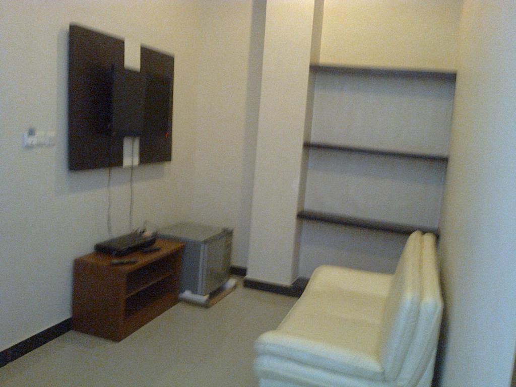 Galaxy Inn Baubau 外观 照片