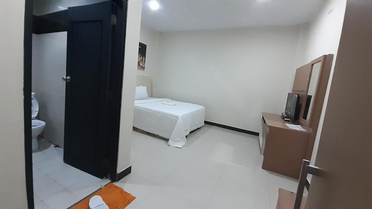 Galaxy Inn Baubau 外观 照片