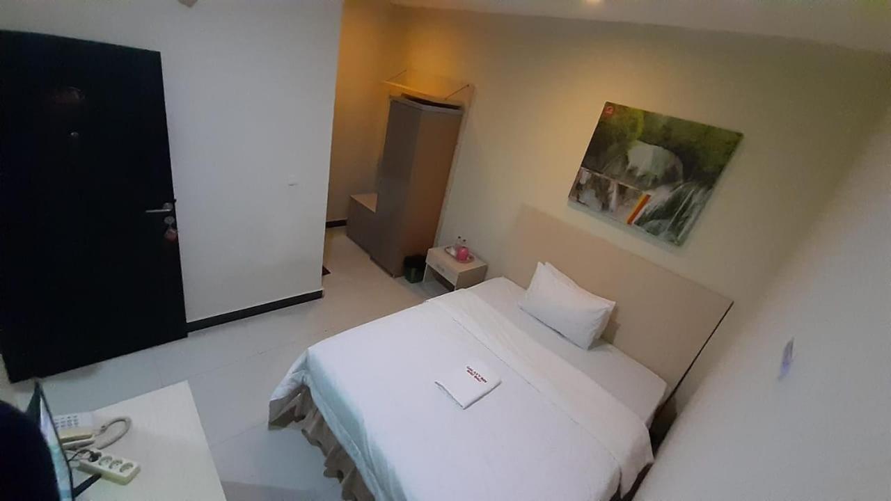 Galaxy Inn Baubau 外观 照片