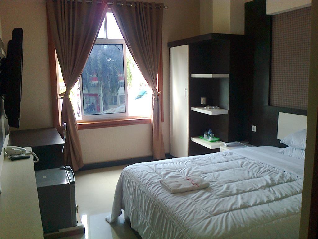 Galaxy Inn Baubau 外观 照片