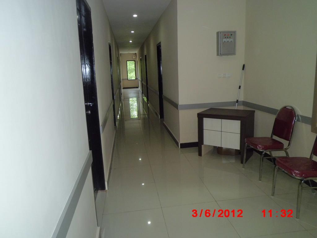 Galaxy Inn Baubau 外观 照片